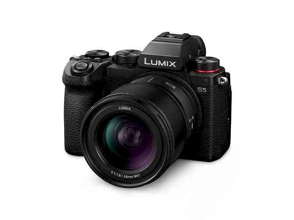 Panasonic launches a new lens for Lumix S series