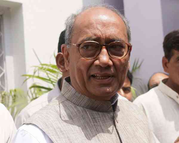 Digvijaya draws analogy between RSS, Taliban