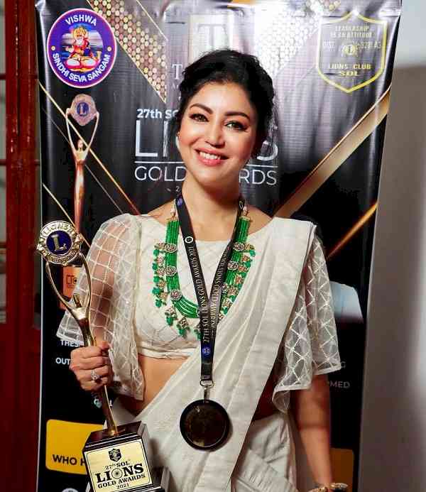 Actor and Social Media star, stunning Debina Bonnerjee receives 