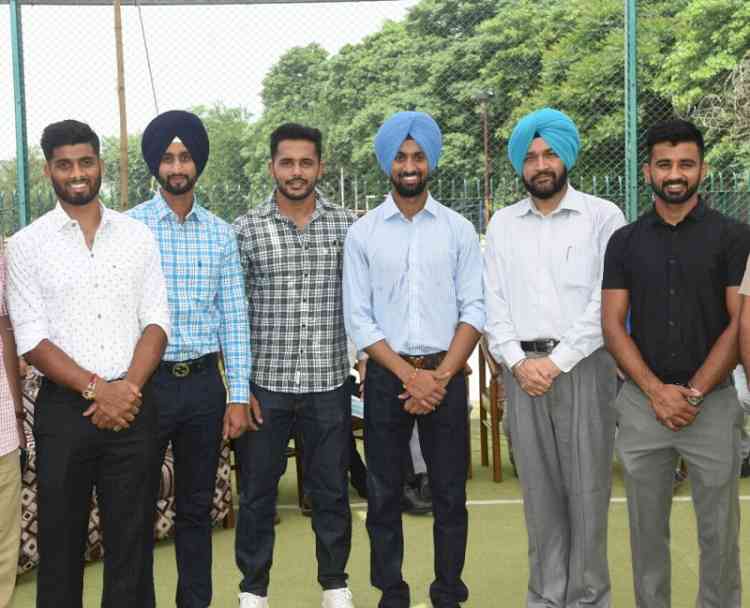 Players of winning hockey team at Tokyo Olympics arrive at Lyallpur Khalsa College