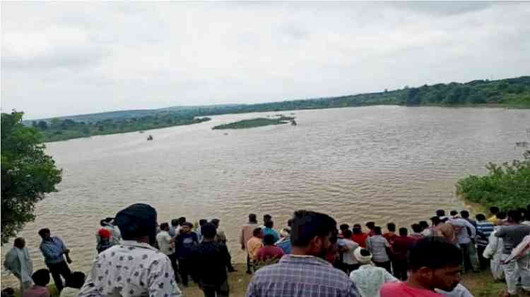 Overloaded boat capsizes in Wardha River, 11 feared dead