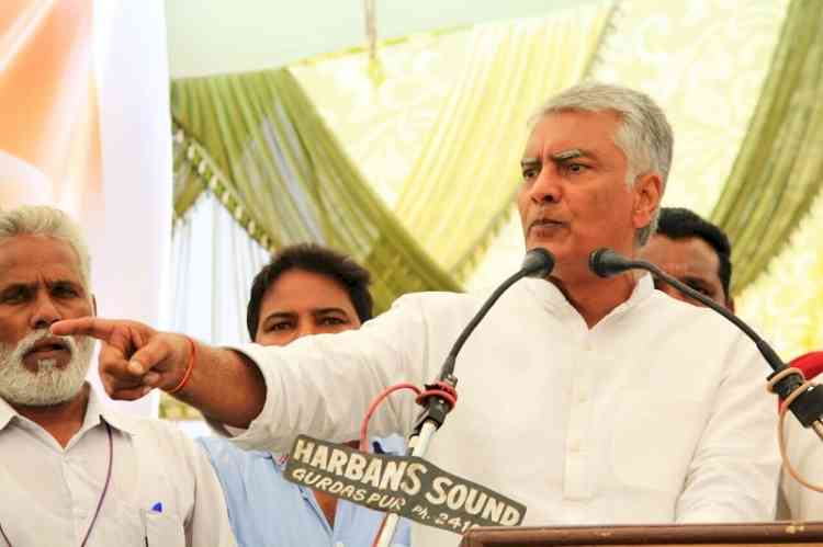 Sunil Jakhar frontrunner as Punjab CM replacement