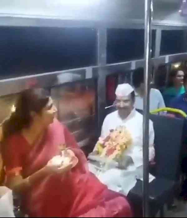 TSRTC MD Sajjanar travels in bus with idol for immersion