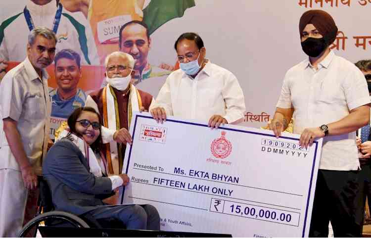 Vice President Venkaiah Naidu felicitates Paralympians