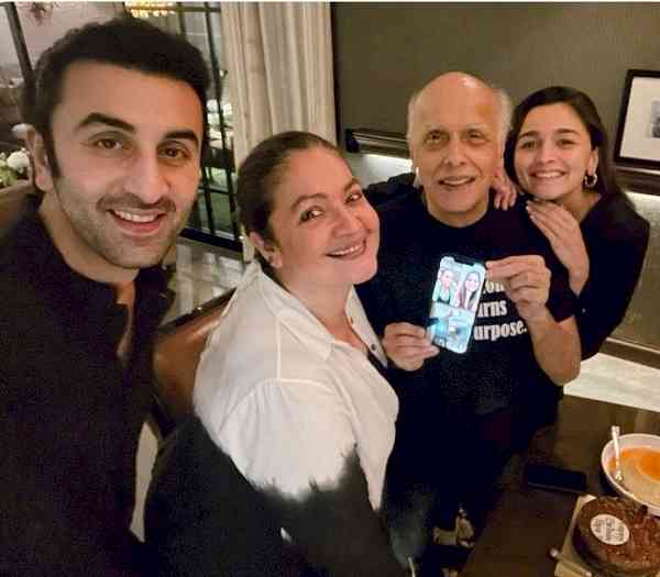 Ranbir celebrates Mahesh Bhatt's 73rd birthday with Alia, Pooja