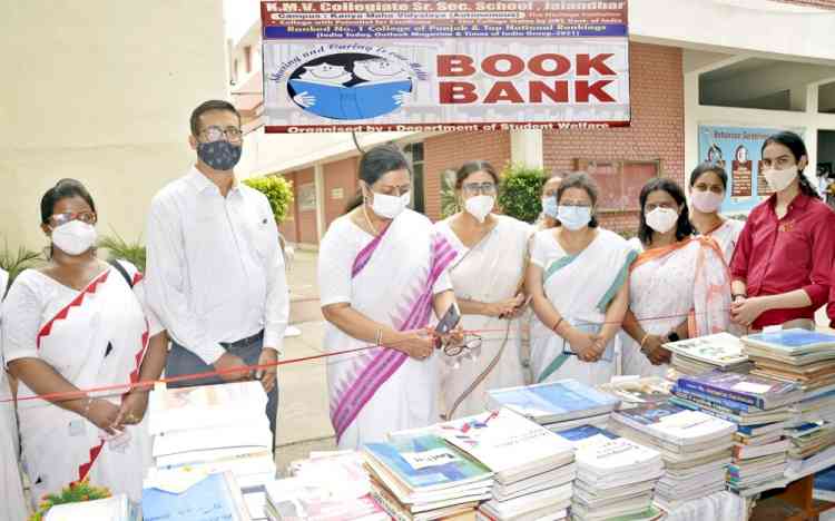 KMV Book Bank distributes free of cost books to students