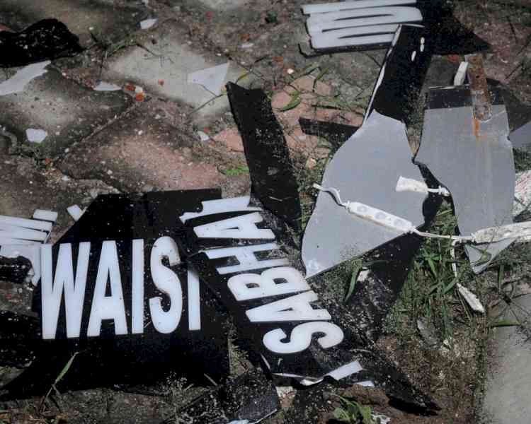 Owaisi's Delhi residence vandalised, 5 held