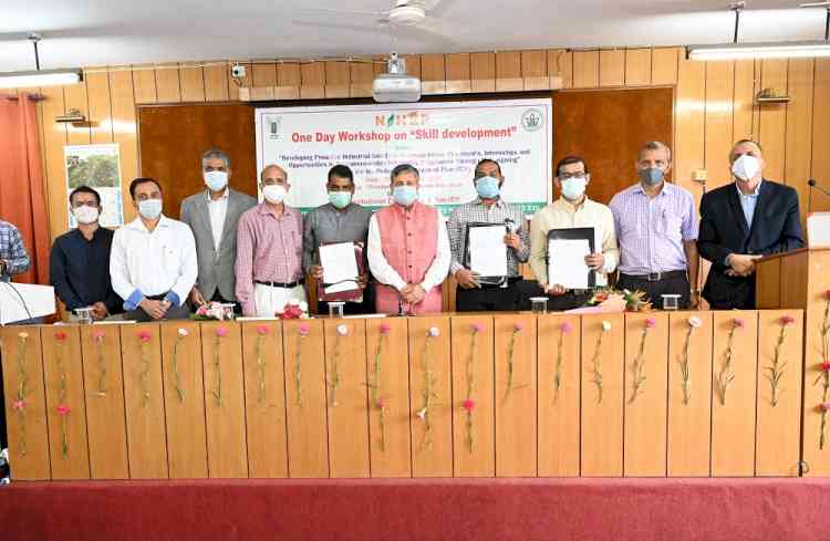 Nauni varsity signs MoU with successful agri-entrepreneurs for student internship and placement