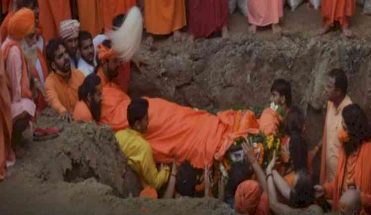 Mahant Narendra Giri's mortal remains given samadhi