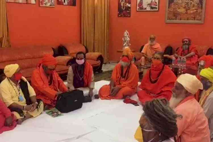 Akhara Parishad to conduct its own probe into Mahant Giri's death