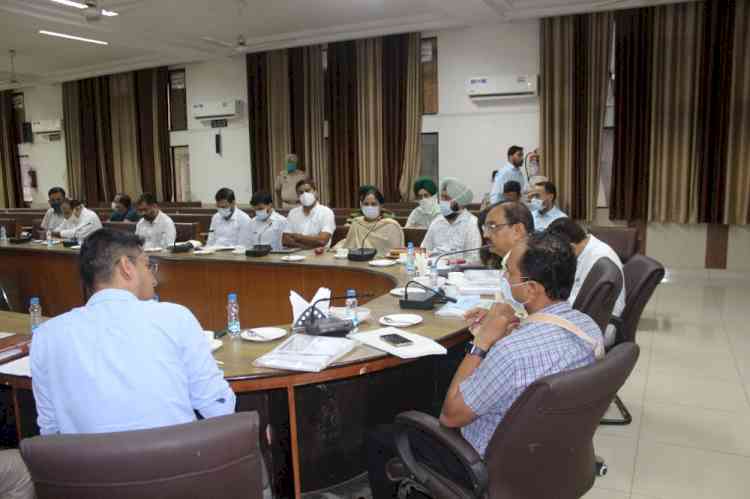Make service lanes under elevated road motorable before September 30 otherwise ready to face action: Divisional Commissioner to NHAI Officials