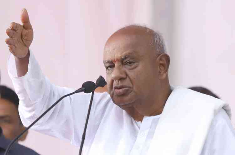 'I am still alive, will tour every district', says Deve Gowda