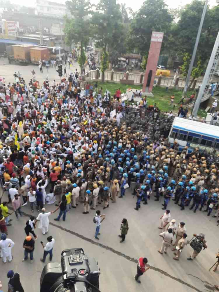 Hundreds of farmers block highways in Punjab, Haryana