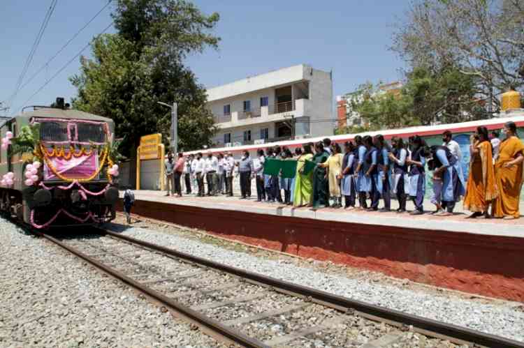 Electric train in UP begins from Gorakhpur to Nautanwa