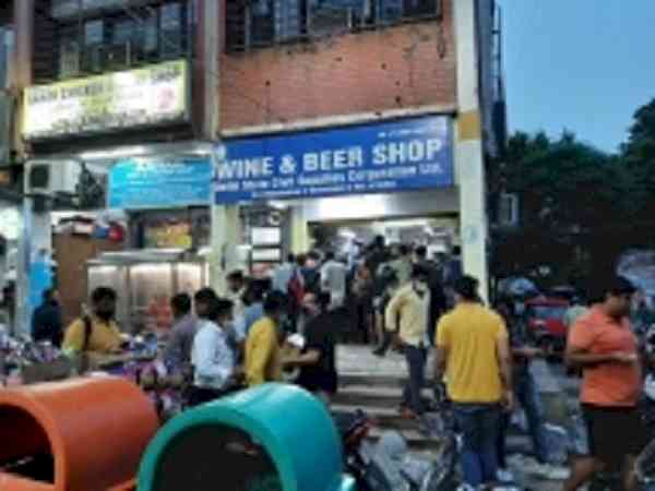 Liquor crisis: Delhi tipplers throng govt shops as pvt outlets down shutters