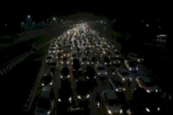 Massive traffic snarls on Delhi-Jaipur Expressway