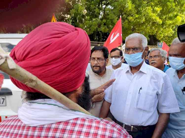 CPI protests over Lakhimpur incident, traffic halted at ITO