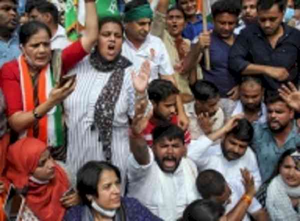 Cellphones, wallets of Cong workers stolen from protest march