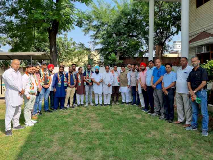 कांग्रेस ने सदैव विकास की नीतियों पर कार्य किया और जनता की सेवा को रही है समर्पित: अरोड़ा