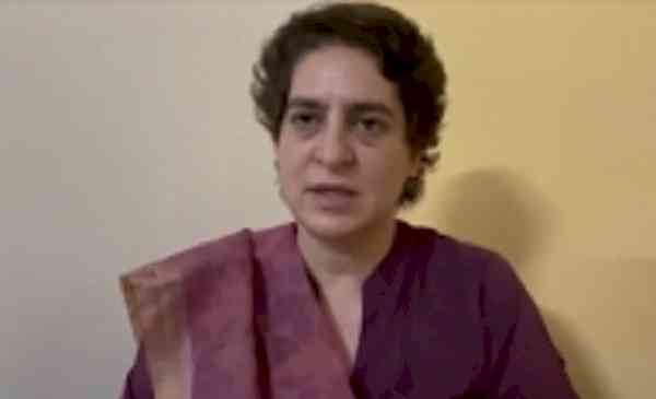 Priyanka Gandhi arrested, kept in PAC guesthouse