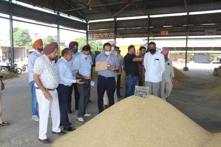 DC reviews paddy procurement operations, visits Salem Tabri Grain Market