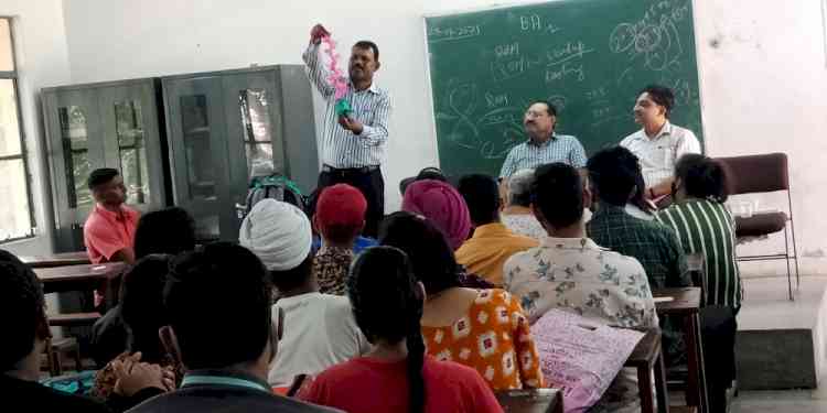 Workshop on Art and Craft held in Doaba College