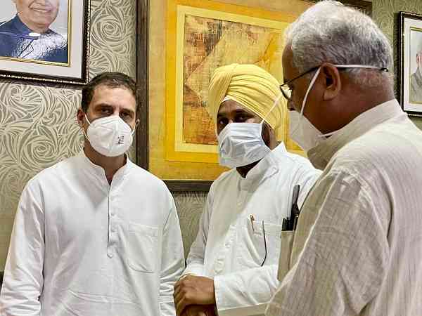 Rahul, Punjab, Chhattisgarh CMs stopped at Lucknow airport