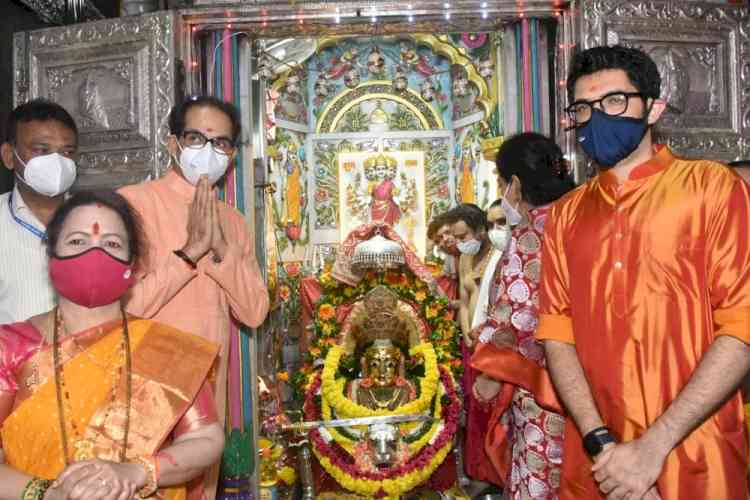All places of worship in Maha open doors, devotees out in force