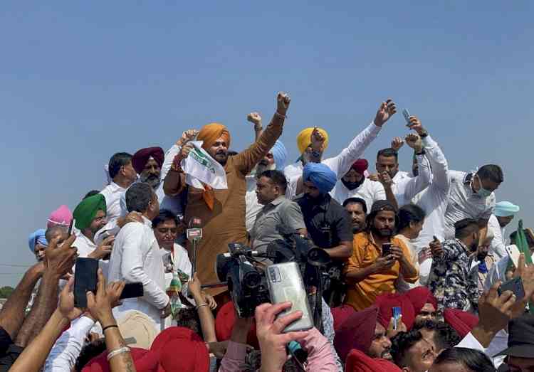 Sidhu, Punjab cabinet ministers detained on UP border
