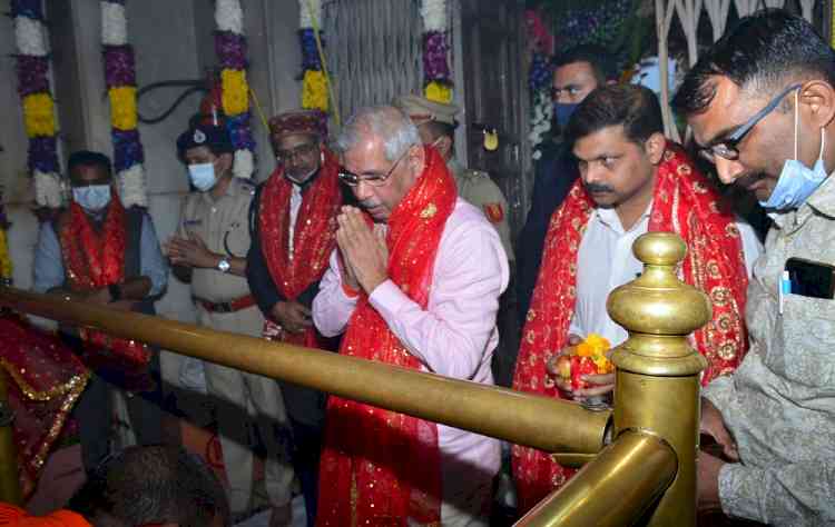 Governor paid obeisance at Mata Brijeshwari Temple