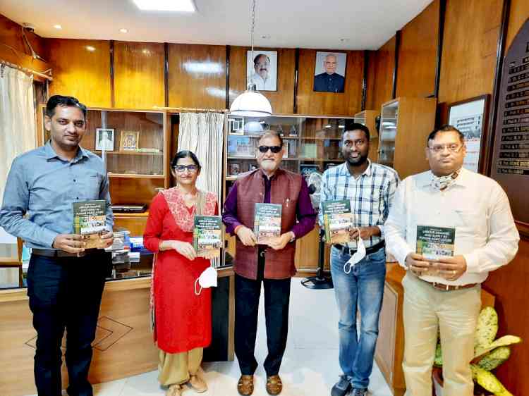 PU VC releases book