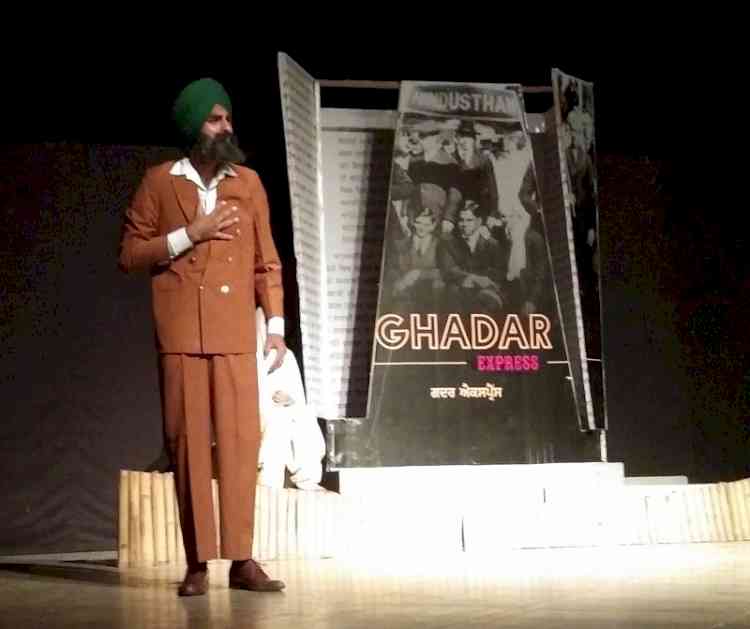 Play ‘Ghadar Express’ filled air with patriotic fervor