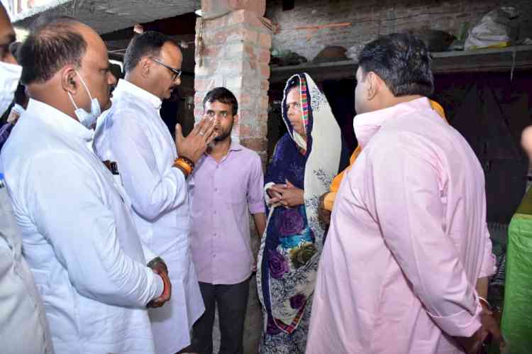 UP Minister visits families of dead BJP workers in Lakhimpur Kheri
