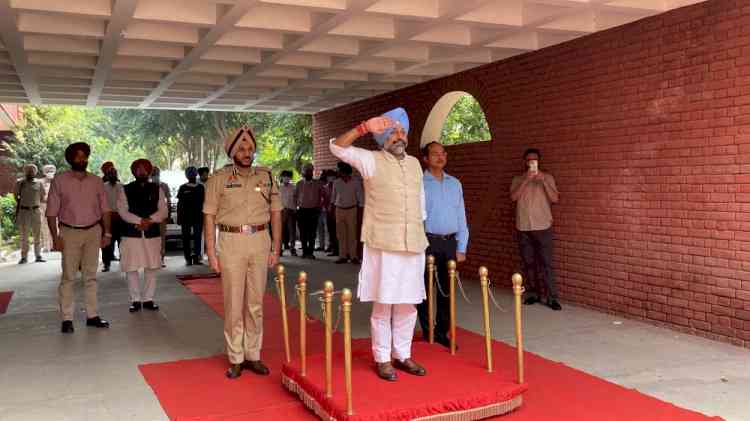 Administration accords guard of honour to Industries and Commerce Minister Gurkirat Singh Kotli