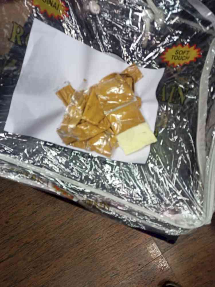 Customs officials seize 1.5 kg gold smuggled from Sharjah