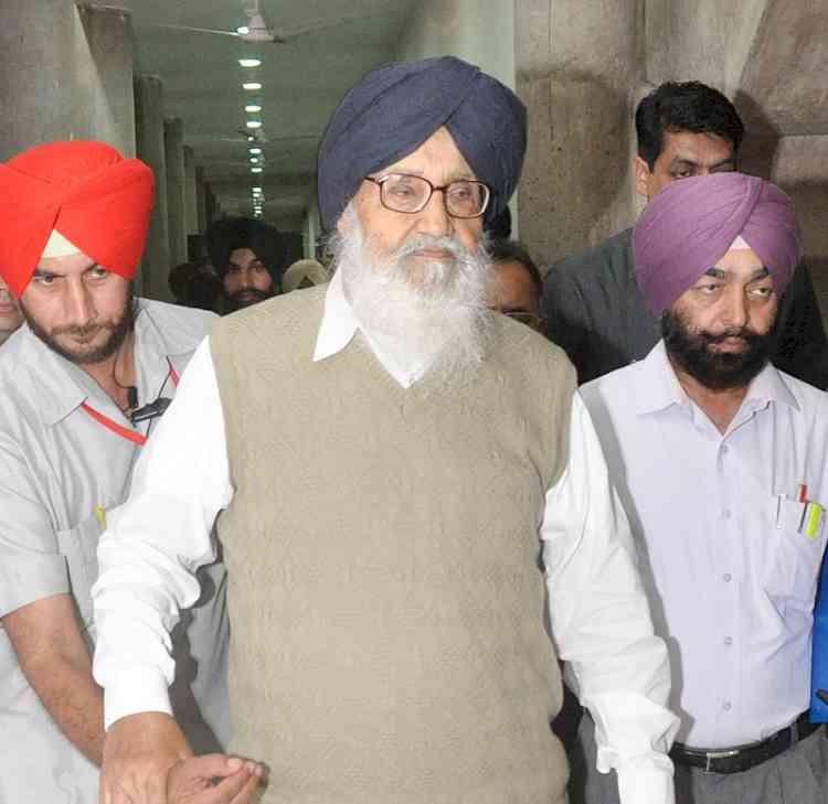 Parkash Badal seeks fair probe into Singhu border killing