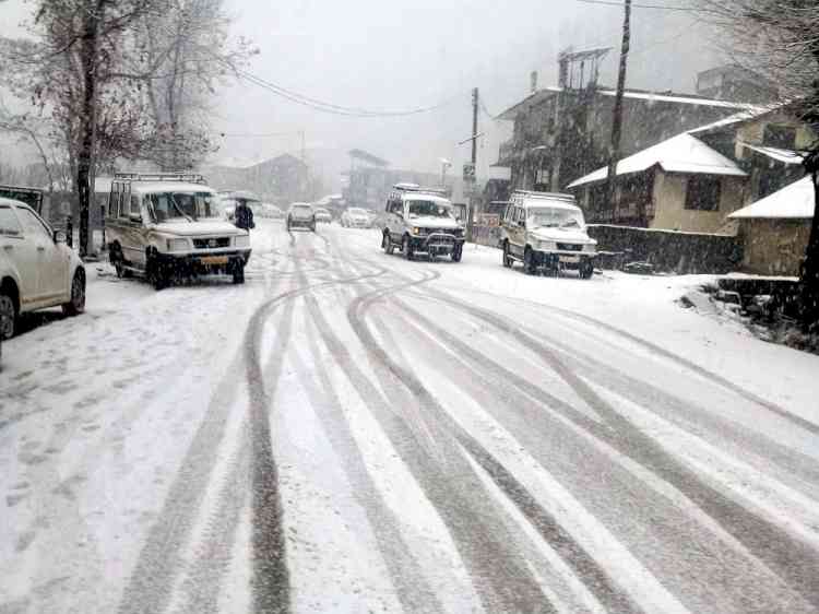 Manali-Leh highway shut owing to possible snowfall