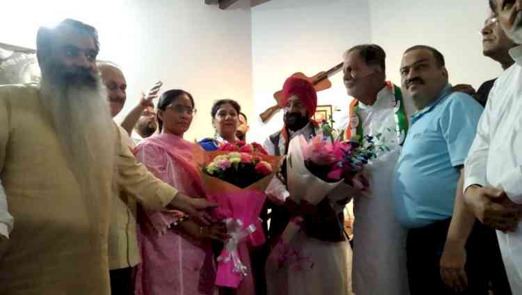 BJP Mahila Morcha district president and councillor along with several leaders join Congress