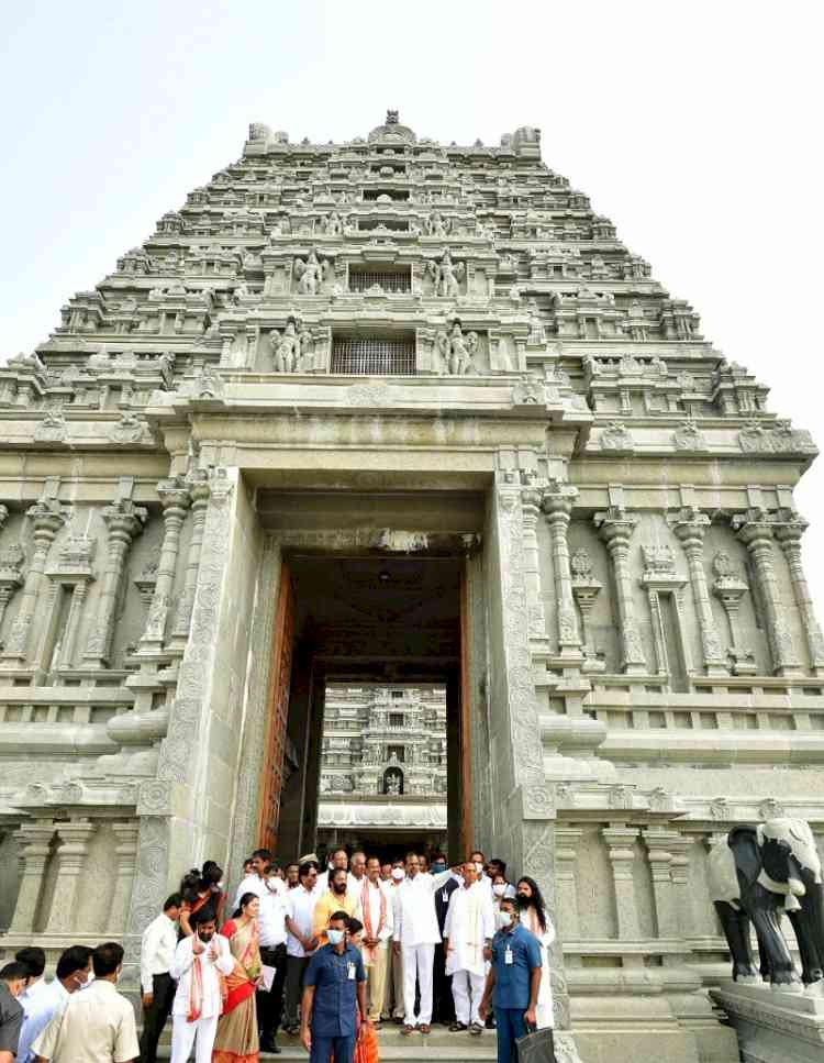 Gold donations pour in for Telangana's Yadadri temple