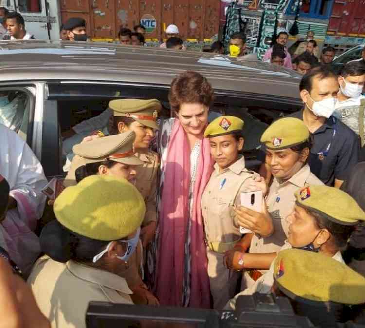 'Cops who clicked selfies with Priyanka will face action'