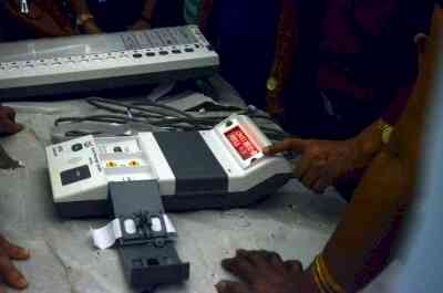 350 fake voter cards, two dummy EVMs seized in Patna district