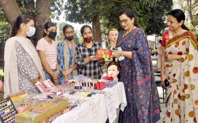 KMV organises various attractive stalls on occasion of Karva Chauth