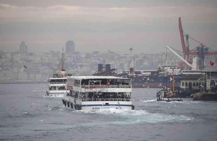 2 cargo ships collide in Turkey's Marmara Sea