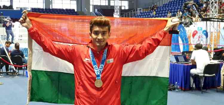 Shiva Thapa wins opening bout at Men's World Boxing