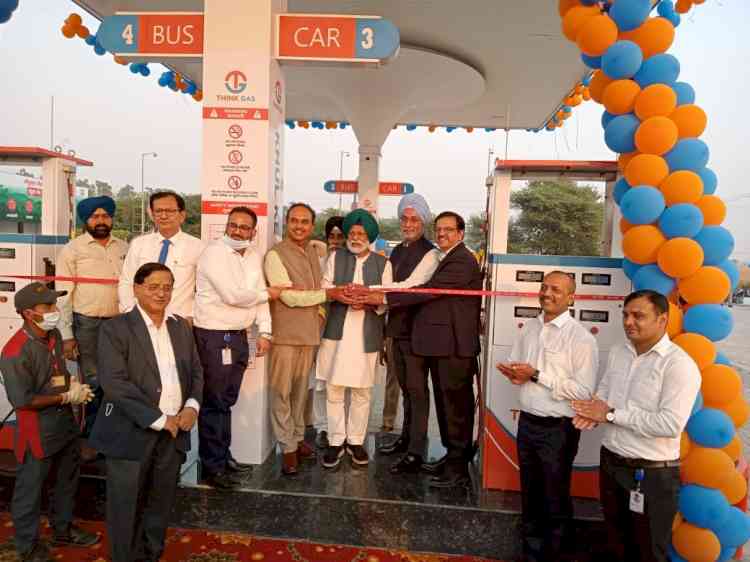MP and DC dedicate Ludhiana's first online CNG Station of Think Gas in Raikot