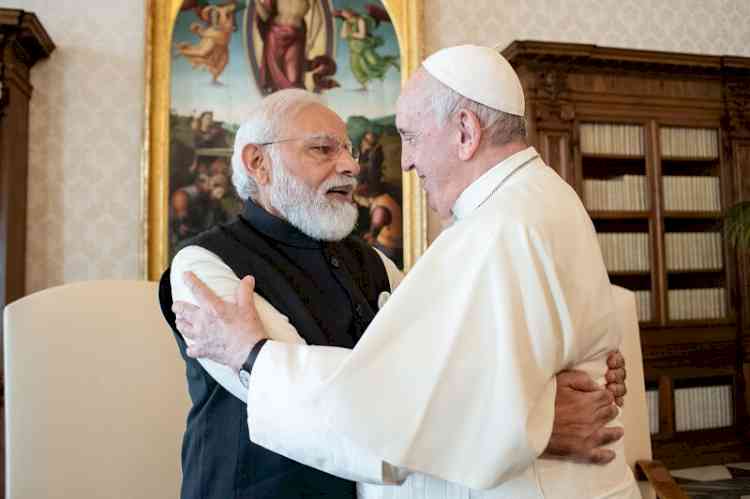 Modi meets Pope, extends invitation to visit India