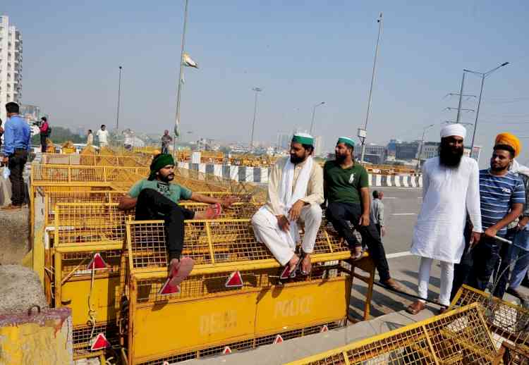 Police remove barricades at Ghazipur border, farm protest to continue