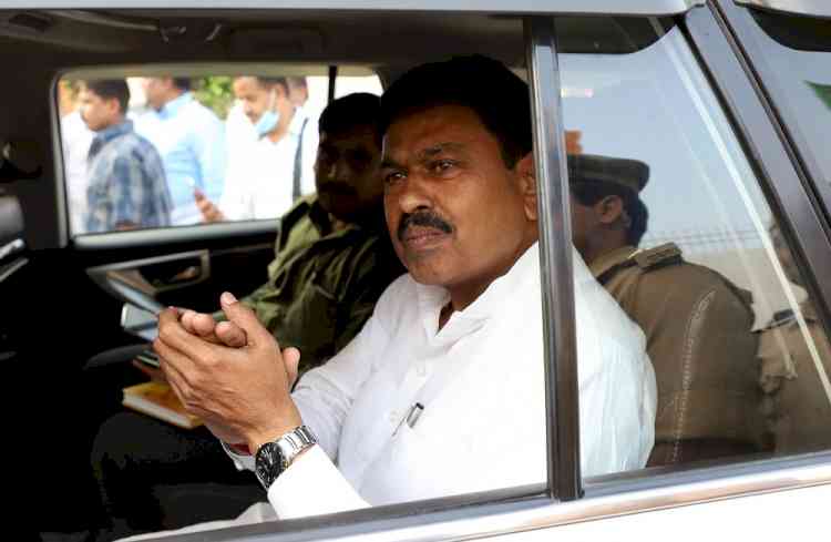 NSUI activists hurl eggs at Union Minister Ajay Misra's vehicle in Odisha