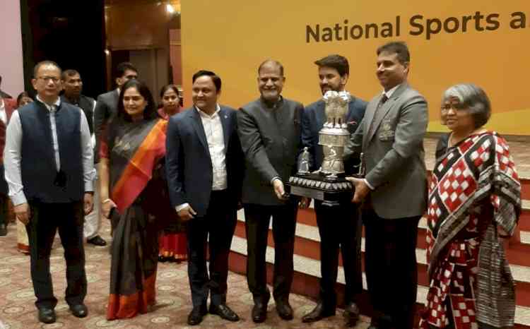 PU VC formally receives MAKA trophy at New Delhi