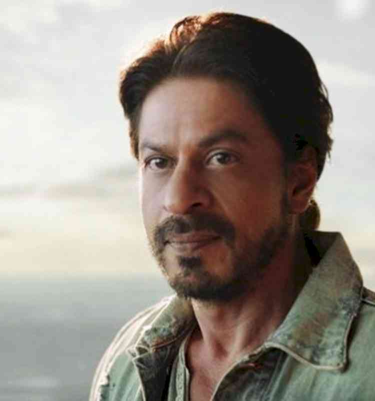 SRK celebrates b'day in Alibaug, police prevent fans from gathering outside Mannat